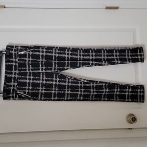 Roma Concept Size S/M Black with Cream Plaid(ish) Pattern Skinny Pull On Pants